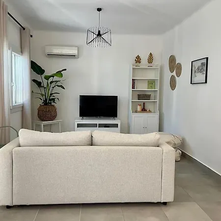 Сasa de vacaciones Charmante Maison De Avec Jardin, Terrasse Et Terrain De Petanque *