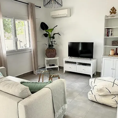 Charmante Maison De Avec Jardin, Terrasse Et Terrain De Petanque Сasa de vacaciones